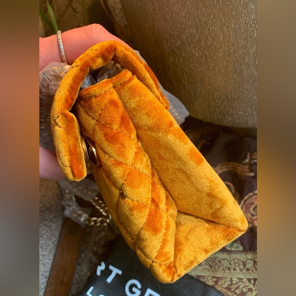 Authentic KURT GEIGER LONDON Velvet magnetic closure convertible Crosb/Shoulder - Picture 13 of 15